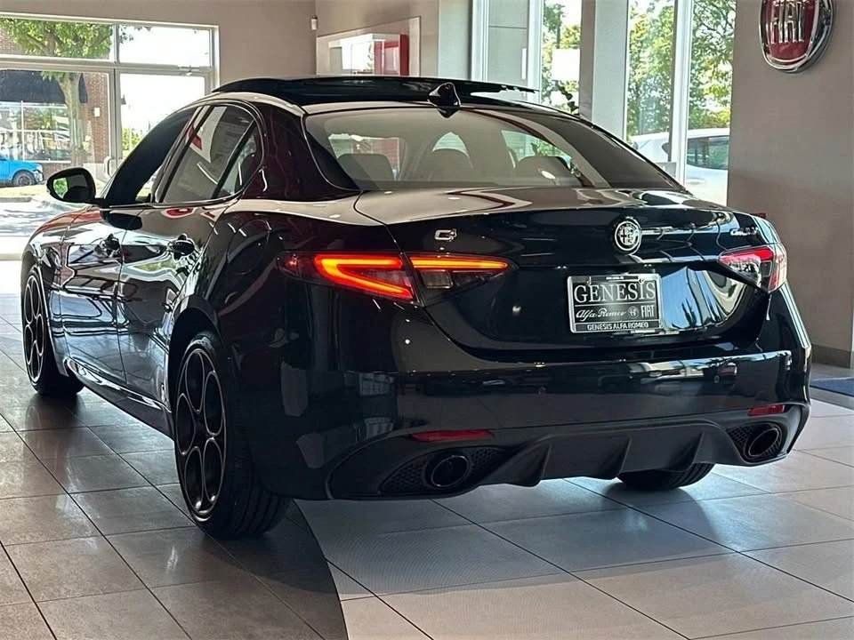 2025 Alfa Romeo Giulia - Image 6 of 19