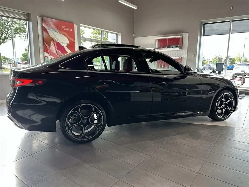 2025 Alfa Romeo Giulia - Image 2 of 18