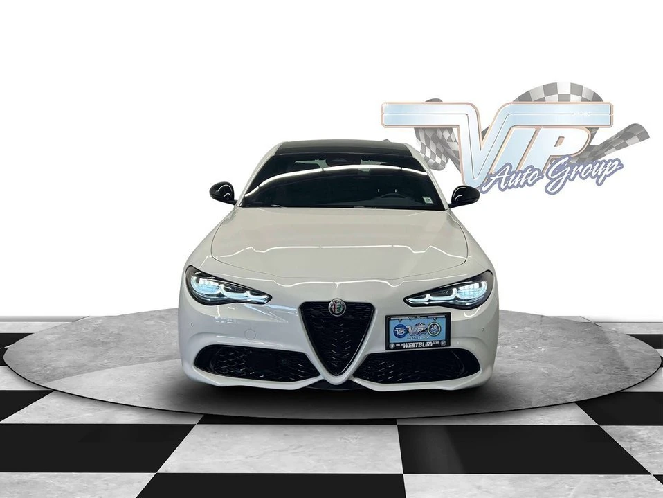 2025 Alfa Romeo Giulia - Image 2 of 10