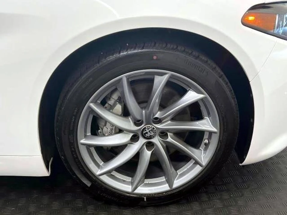 2025 Alfa Romeo Giulia - Image 10 of 10