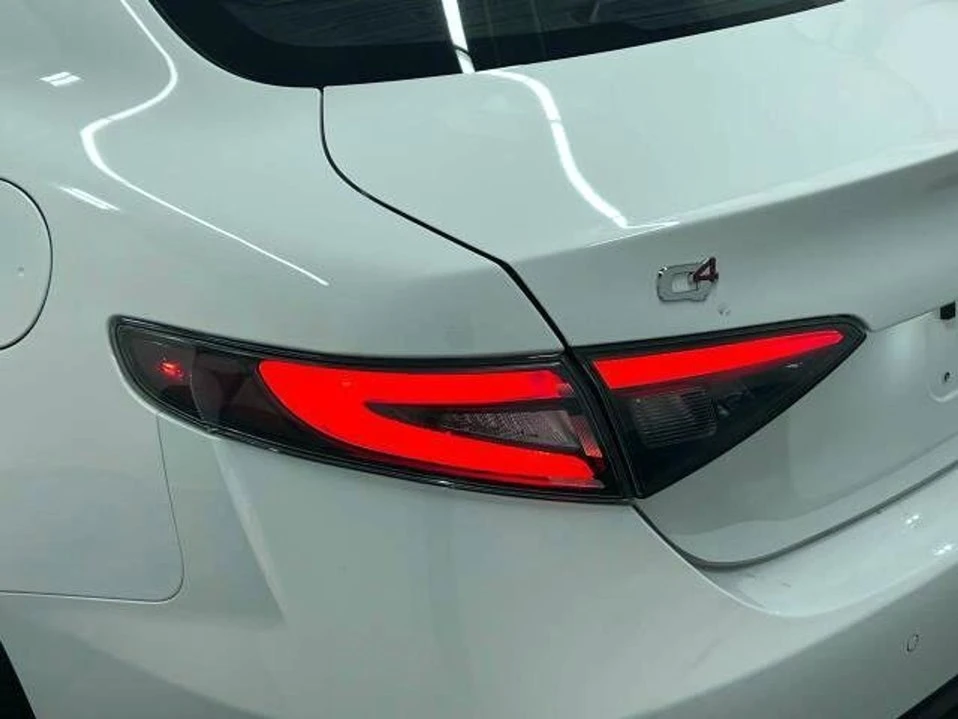 2025 Alfa Romeo Giulia - Image 8 of 10