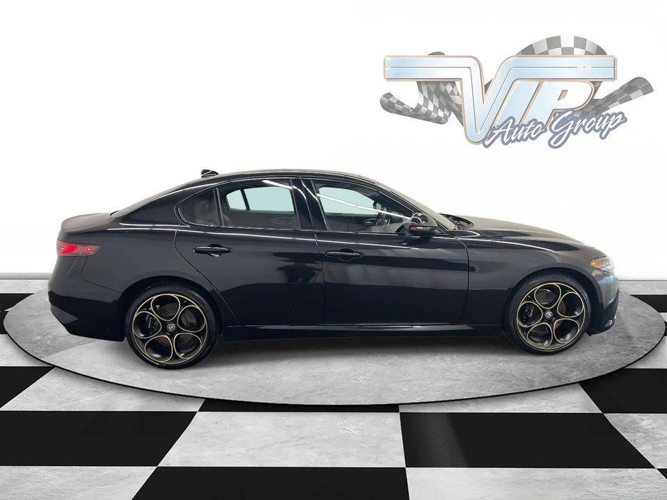 2025 Alfa Romeo Giulia - Image 5 of 10