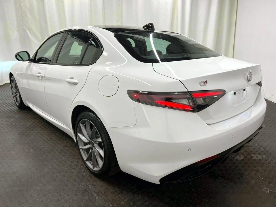 2025 Alfa Romeo Giulia - Image 6 of 9