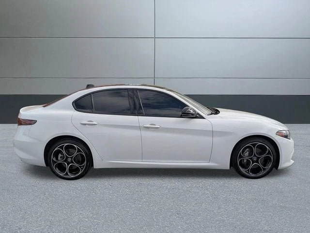 2025 Alfa Romeo Giulia - Image 2 of 9