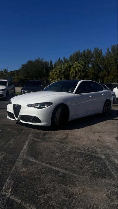 2025 Alfa Romeo Giulia - Image 2 of 10