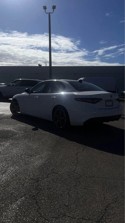 2025 Alfa Romeo Giulia - Image 4 of 10
