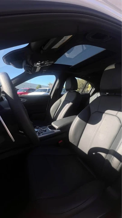 2025 Alfa Romeo Giulia - Image 6 of 10