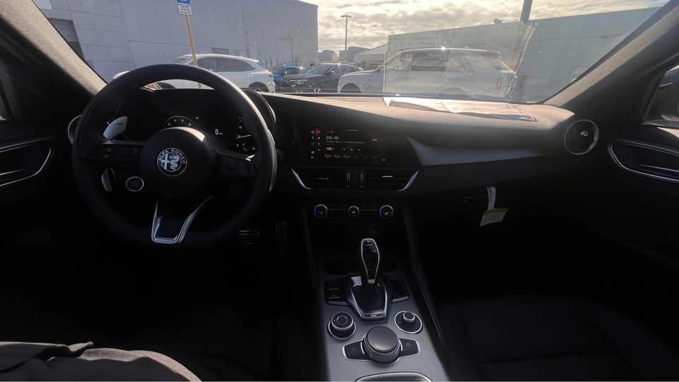 2025 Alfa Romeo Giulia - Image 9 of 10
