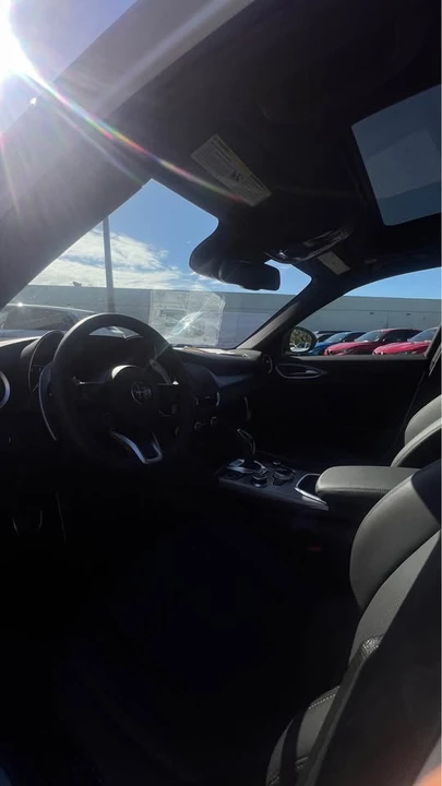 2025 Alfa Romeo Giulia - Image 5 of 10