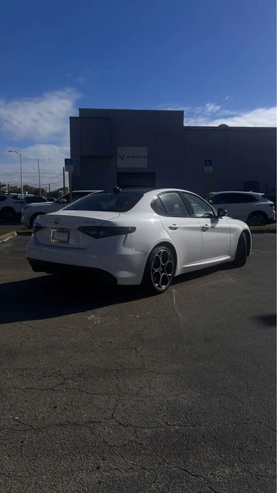 2025 Alfa Romeo Giulia - Image 3 of 10