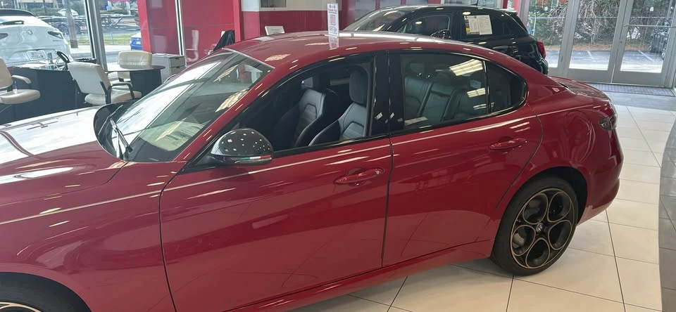 2025 Alfa Romeo Giulia - Image 2 of 7