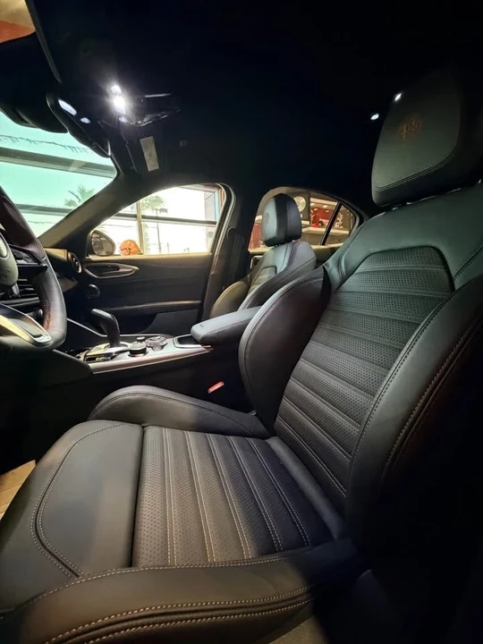 2025 Alfa Romeo Giulia - Image 4 of 7