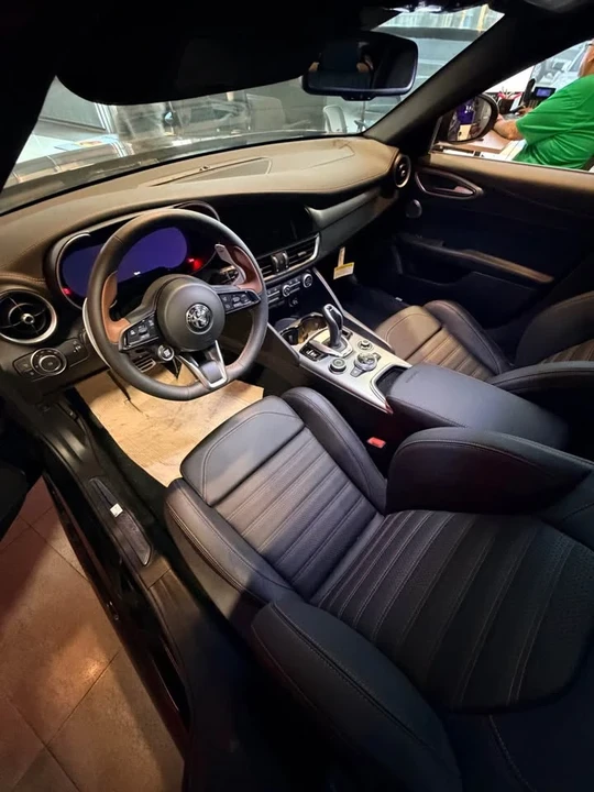 2025 Alfa Romeo Giulia - Image 5 of 7