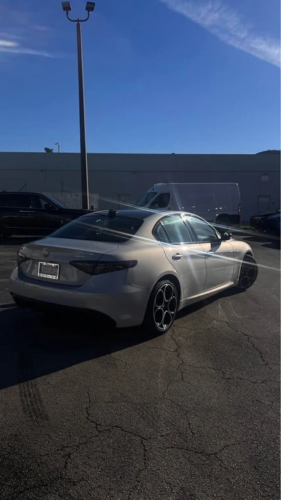 2025 Alfa Romeo Giulia - Image 3 of 7
