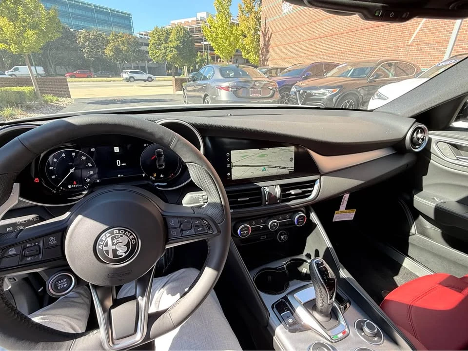 2025 Alfa Romeo Giulia - Image 8 of 10