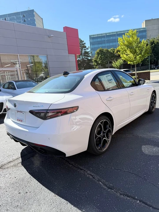 2025 Alfa Romeo Giulia - Image 3 of 10