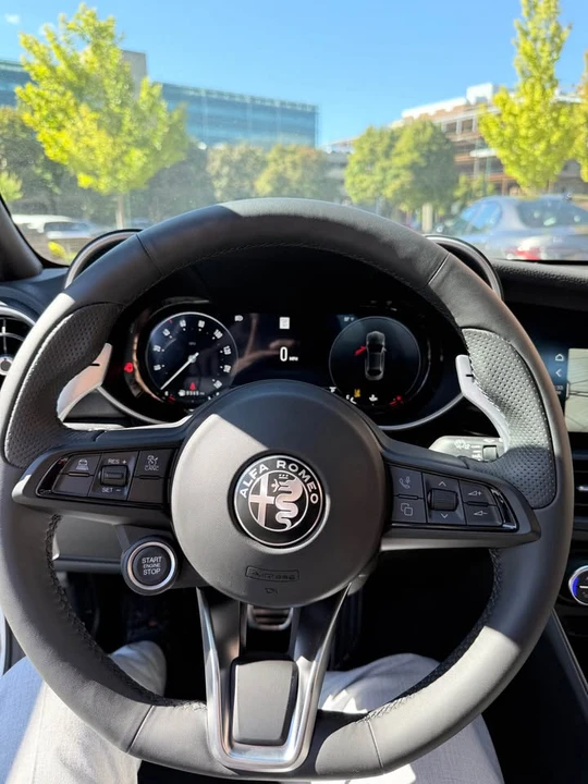2025 Alfa Romeo Giulia - Image 7 of 10