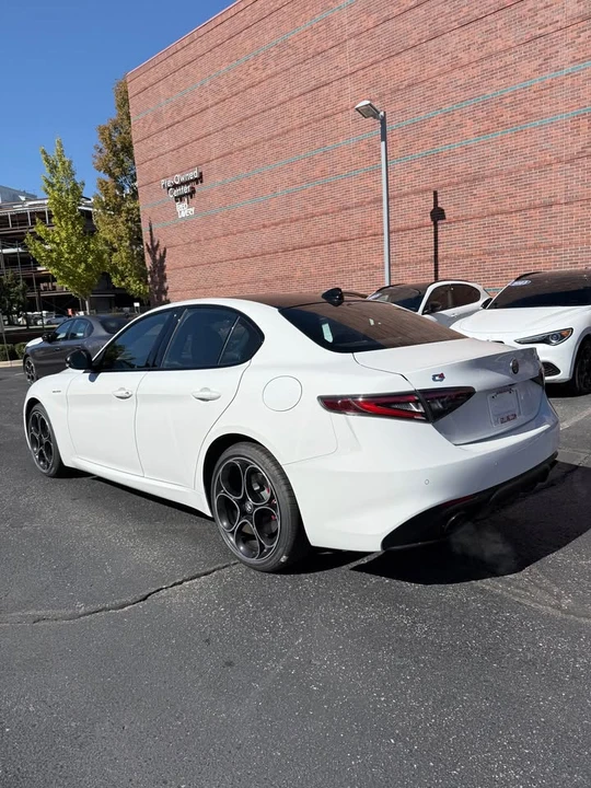 2025 Alfa Romeo Giulia - Image 2 of 10
