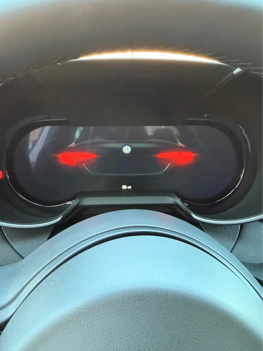 2025 Alfa Romeo Giulia - Image 10 of 10