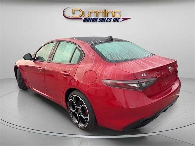 2025 Alfa Romeo Giulia - Image 2 of 18
