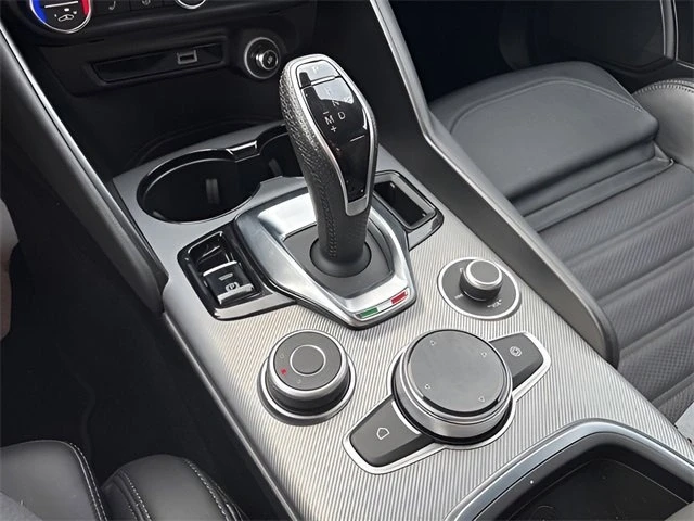 2025 Alfa Romeo Giulia - Image 16 of 18
