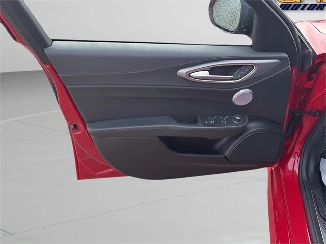 2025 Alfa Romeo Giulia - Image 5 of 18