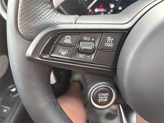 2025 Alfa Romeo Giulia - Image 8 of 18