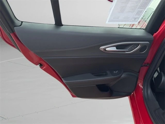 2025 Alfa Romeo Giulia - Image 17 of 18