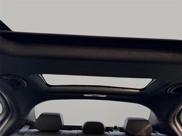 2025 Alfa Romeo Giulia - Image 12 of 18