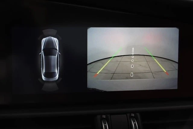 2025 Alfa Romeo Giulia - Image 8 of 19
