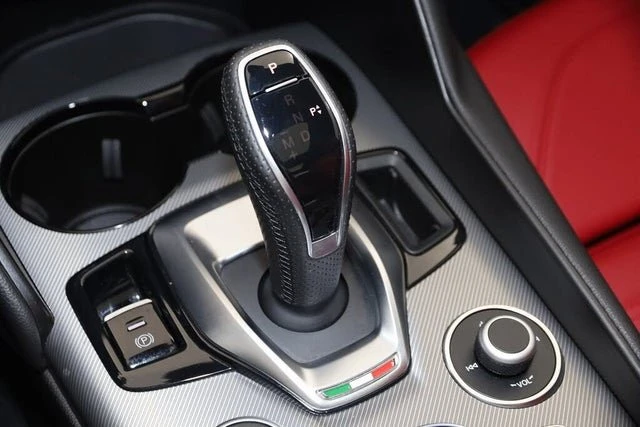 2025 Alfa Romeo Giulia - Image 6 of 19