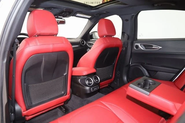 2025 Alfa Romeo Giulia - Image 17 of 19