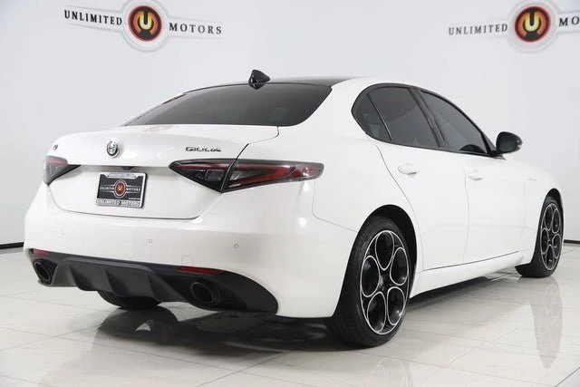 2025 Alfa Romeo Giulia - Image 2 of 19