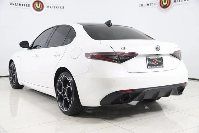 2025 Alfa Romeo Giulia - Image 3 of 19