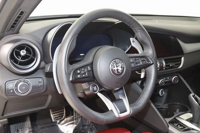 2025 Alfa Romeo Giulia - Image 5 of 19