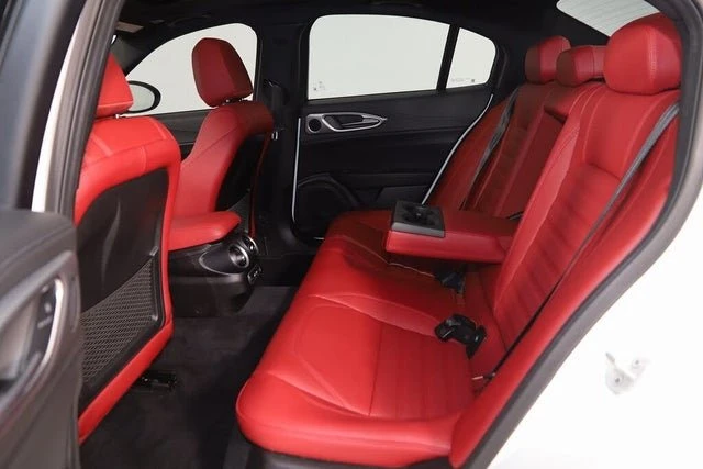 2025 Alfa Romeo Giulia - Image 16 of 19