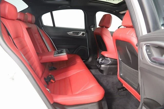 2025 Alfa Romeo Giulia - Image 12 of 19