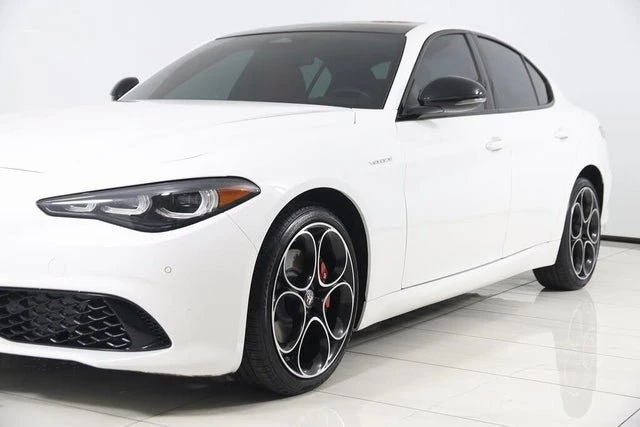 2025 Alfa Romeo Giulia - Image 19 of 19