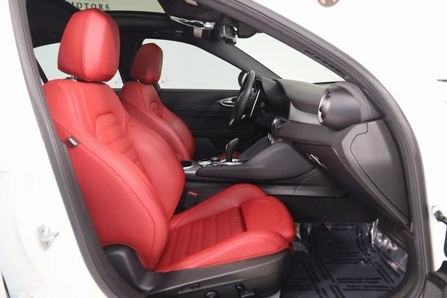 2025 Alfa Romeo Giulia - Image 11 of 19