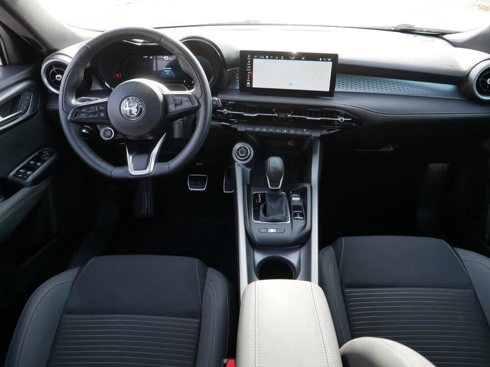 2025 Alfa Romeo Tonale - Image 10 of 17