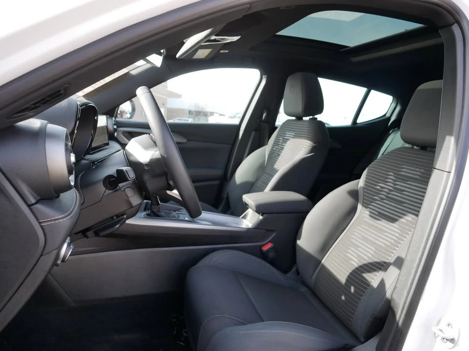 2025 Alfa Romeo Tonale - Image 11 of 17