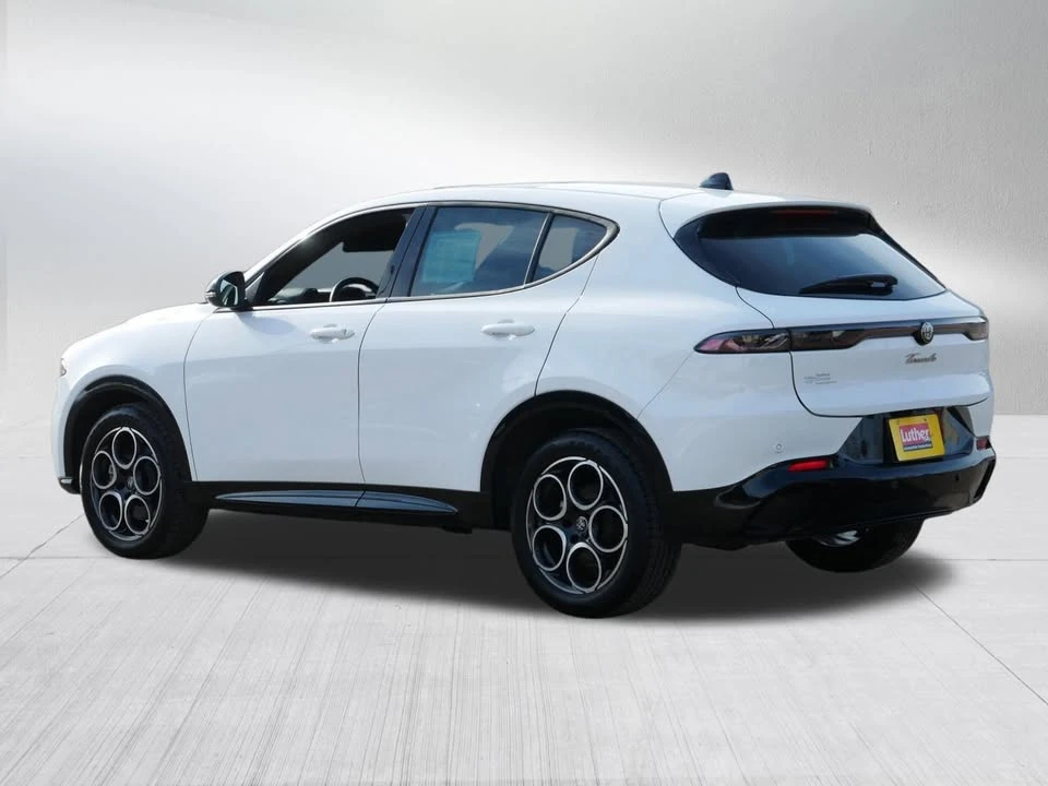 2025 Alfa Romeo Tonale - Image 5 of 17