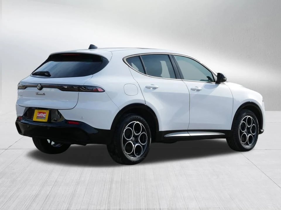 2025 Alfa Romeo Tonale - Image 6 of 17