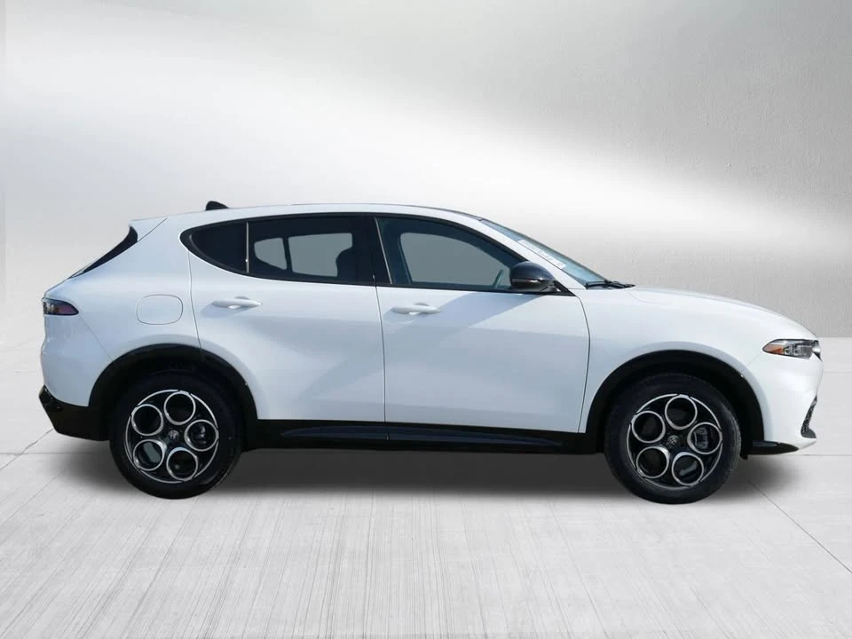 2025 Alfa Romeo Tonale - Image 3 of 17