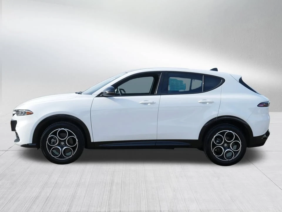 2025 Alfa Romeo Tonale - Image 2 of 17