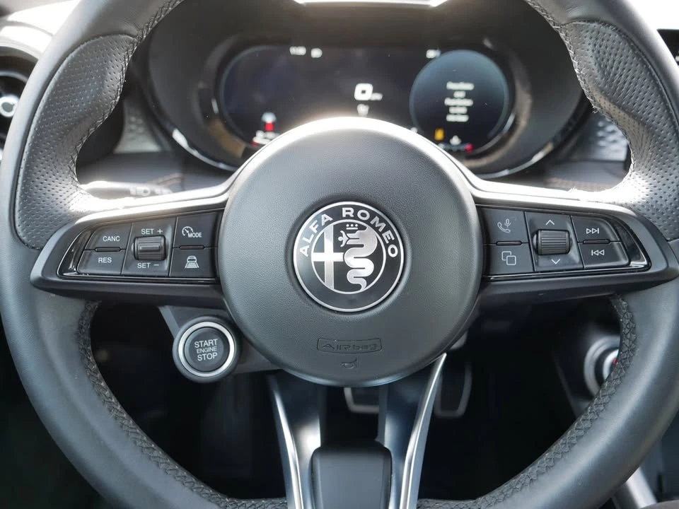 2025 Alfa Romeo Tonale - Image 16 of 17