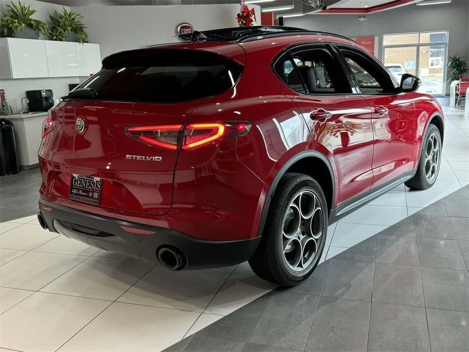 2025 Alfa Romeo Stelvio - Image 4 of 18