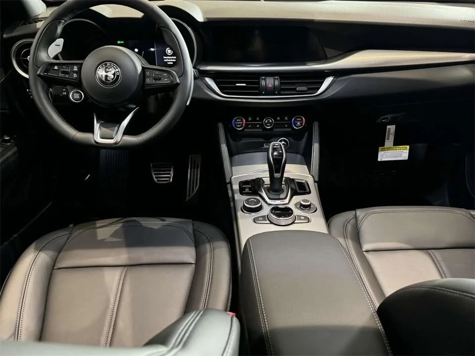 2025 Alfa Romeo Stelvio - Image 2 of 18