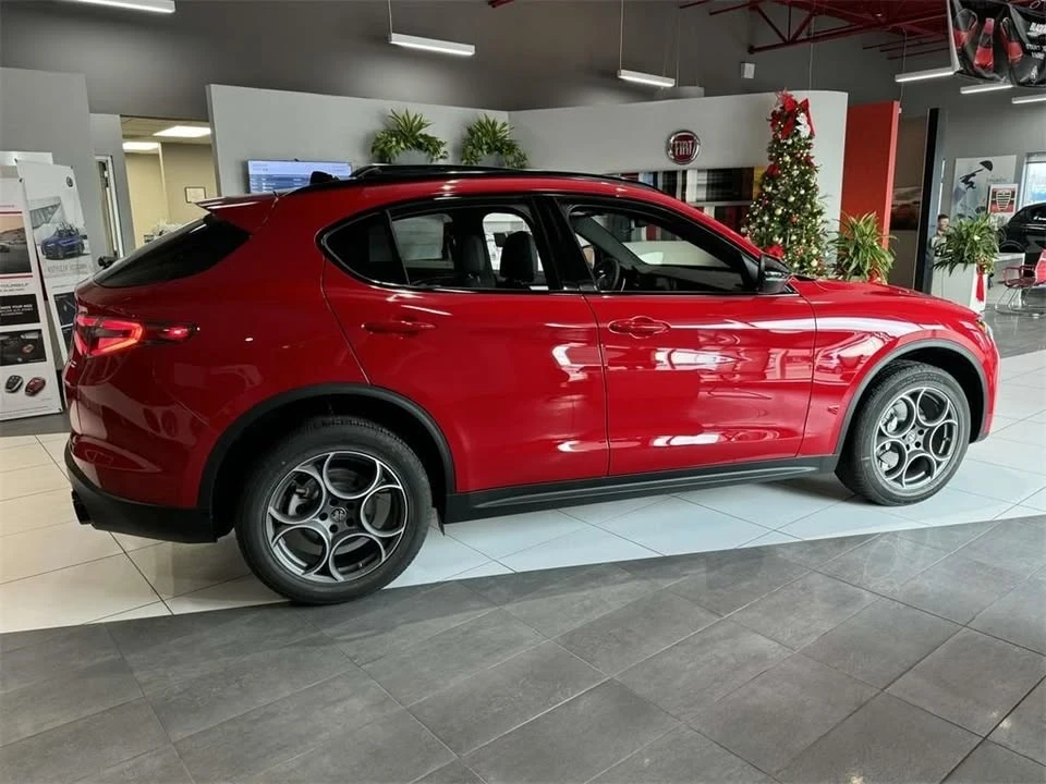 2025 Alfa Romeo Stelvio - Image 3 of 18