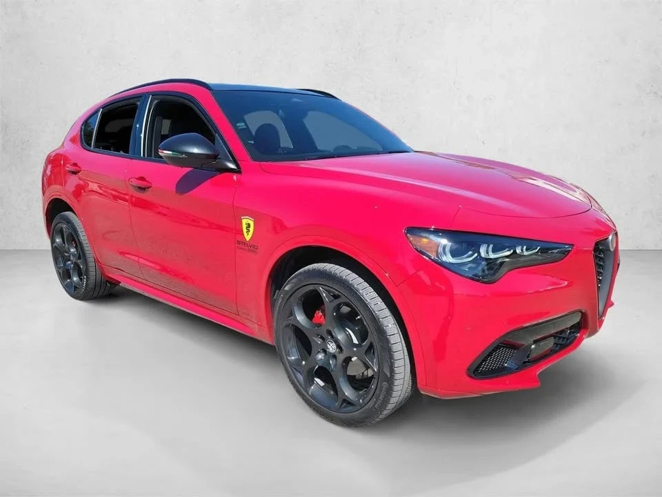 2025 Alfa Romeo Stelvio - Image 2 of 15